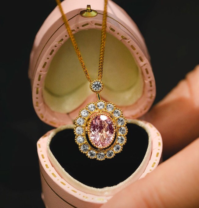 Arya Pırlanta: Lüks ve Işıltıyı Her An Hissedin