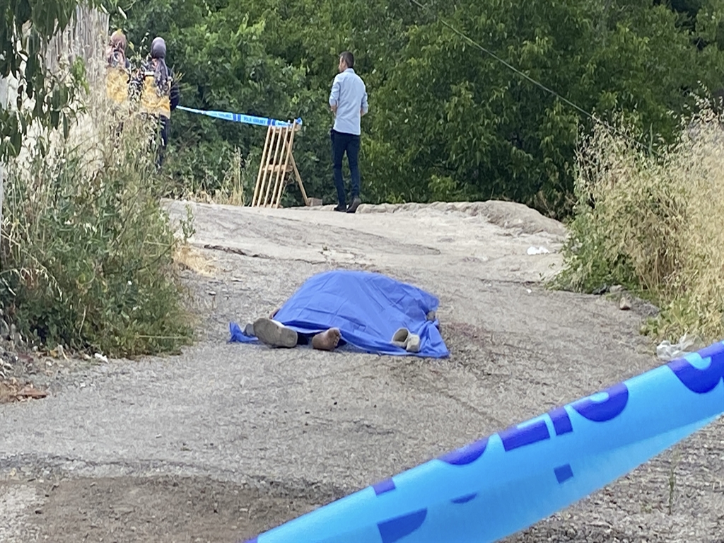 Karabük'te Yürürken düştü, başını asfalta çarpıp öldü