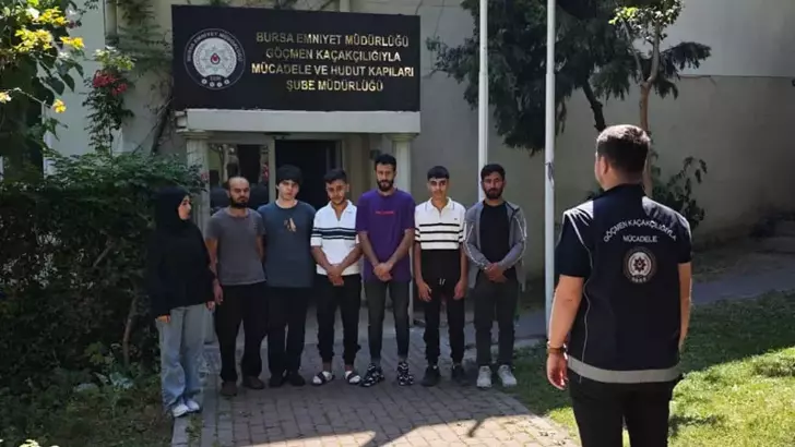 KONYADA GÖÇMEN KAÇAKÇILIĞINA GEÇİT YOK: 7 KAÇAK GÖÇMEN VE 1 ORGANİZATÖR YAKALANDI