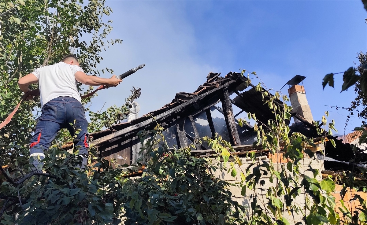 Beyşehir'de bir evde çıkan yangın söndürüldü