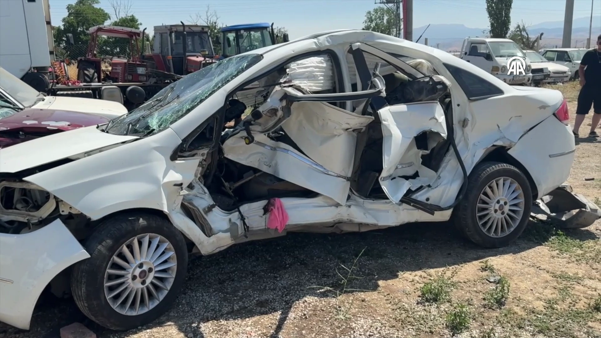 AFYONKARAHİSAR - Traktörle çarpışan otomobildeki üsteğmen hayatını kaybetti