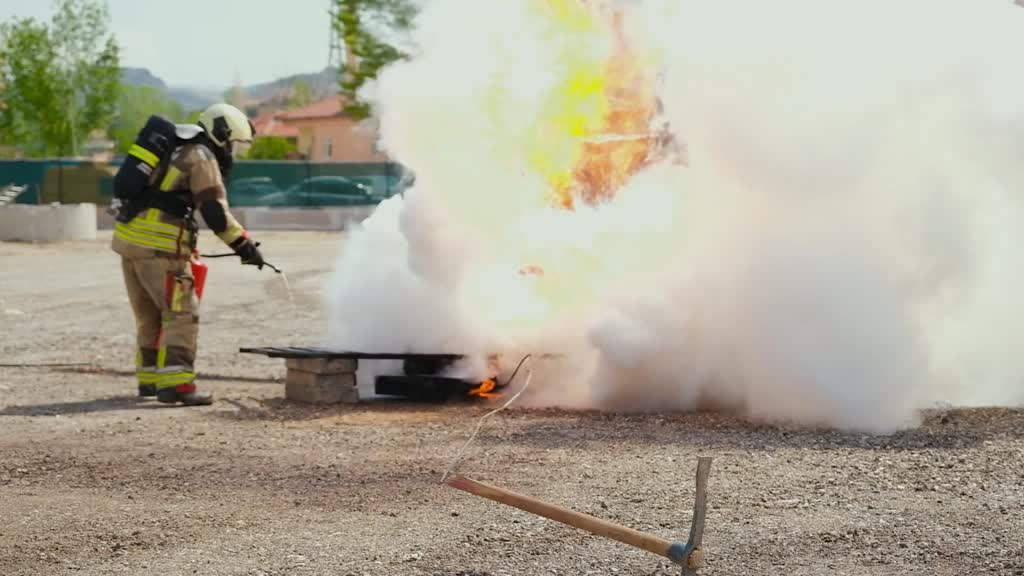KONYA - Elektrikli araç yangınlarını söndürmek için özel solüsyon geliştirildi