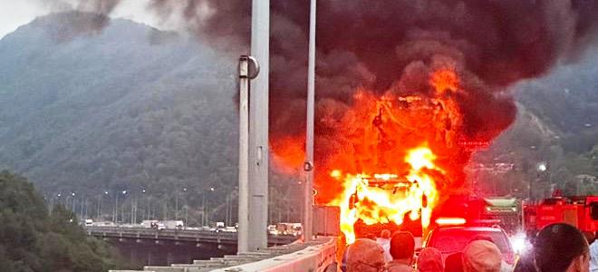 Bolu'da Yolcu otobüsü alev alev yandı