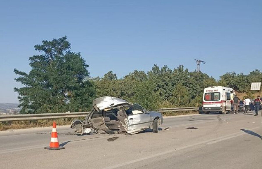 Çorum'da yolcu minibüsü ile otomobil çarpıştı, 11 kişi yaralandı