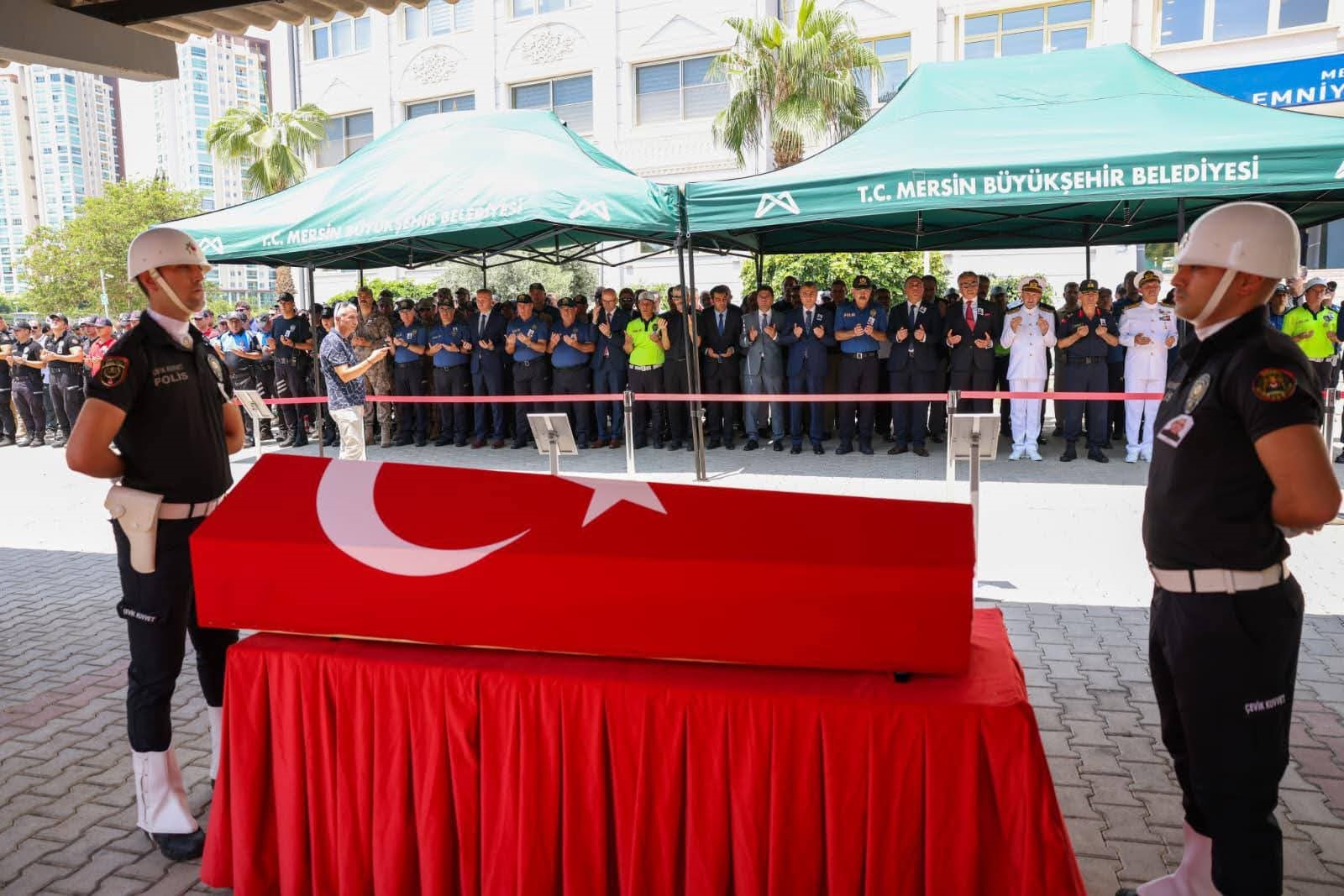 Mersin'de görevi başında kalp krizi geçiren polis yaşamını yitirdi