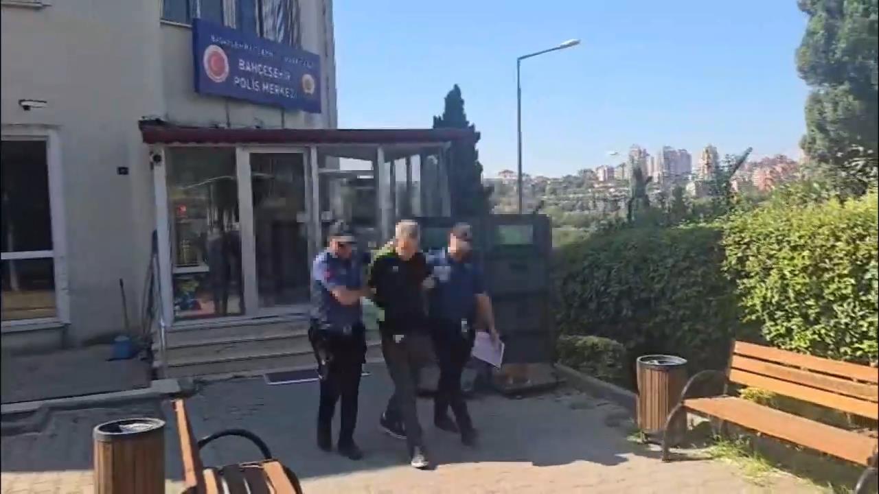 İstanbul - Başakşehir'de eşini bıçaklayarak öldürdü