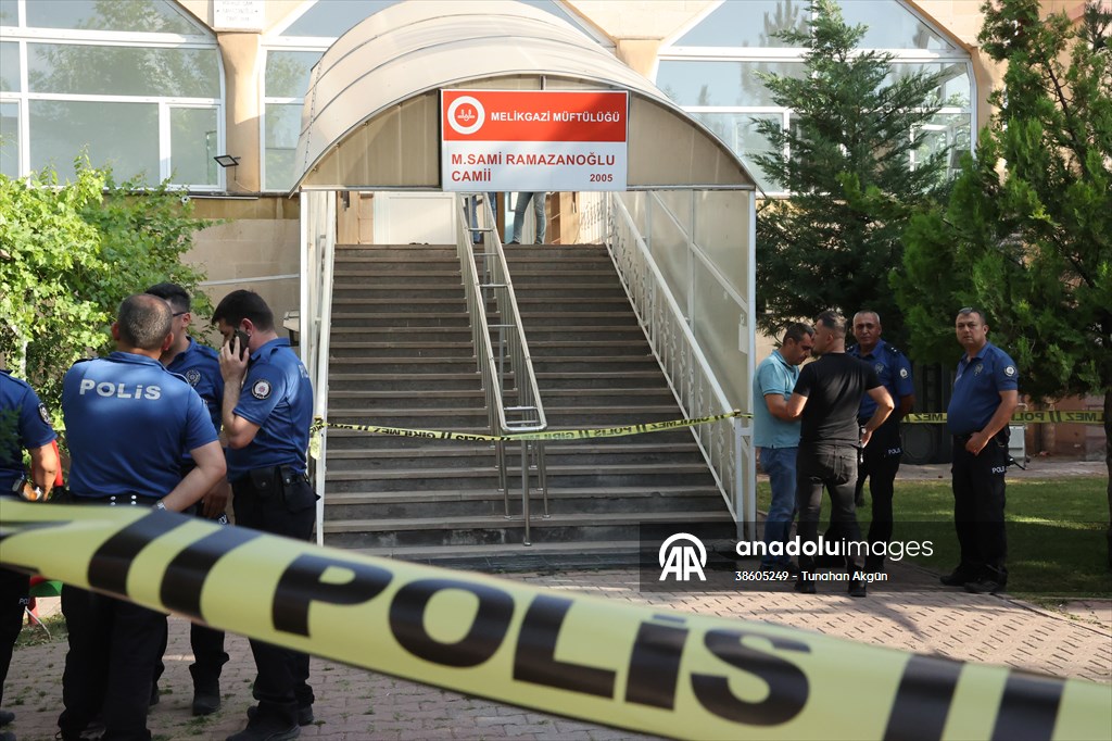 Kayseri'de camide namaz kılarken bıçaklanan kişi öldü