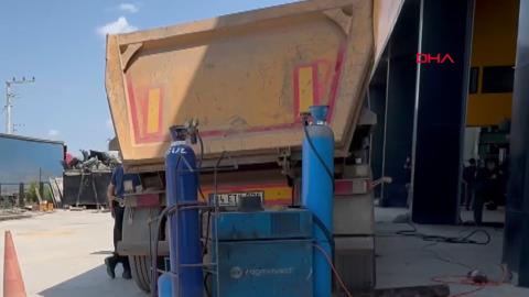 Kocaeli - Tamircileri izlerken takozun kayması sonucu başı damper kapağına sıkışan şoför öldü