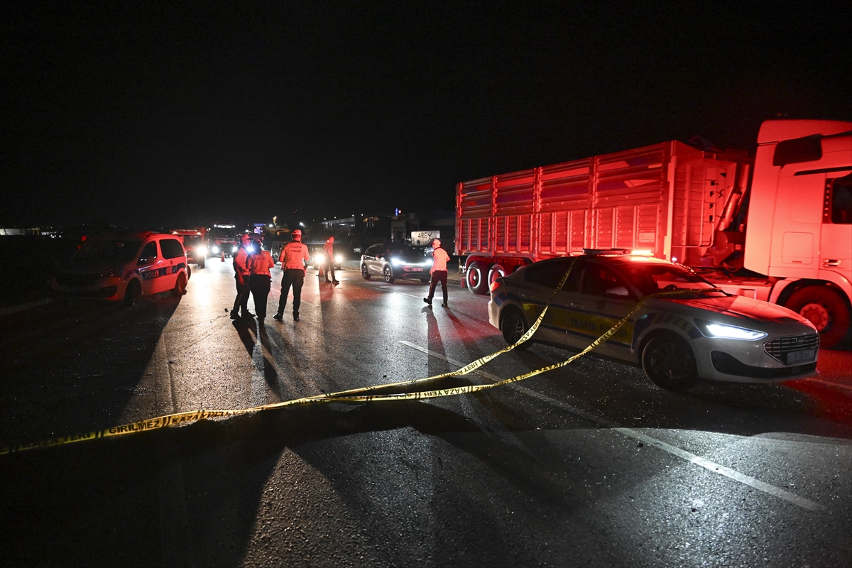 Ankara'da iki otomobilin çarpıştığı kazada 3 kişi hayatını kaybetti