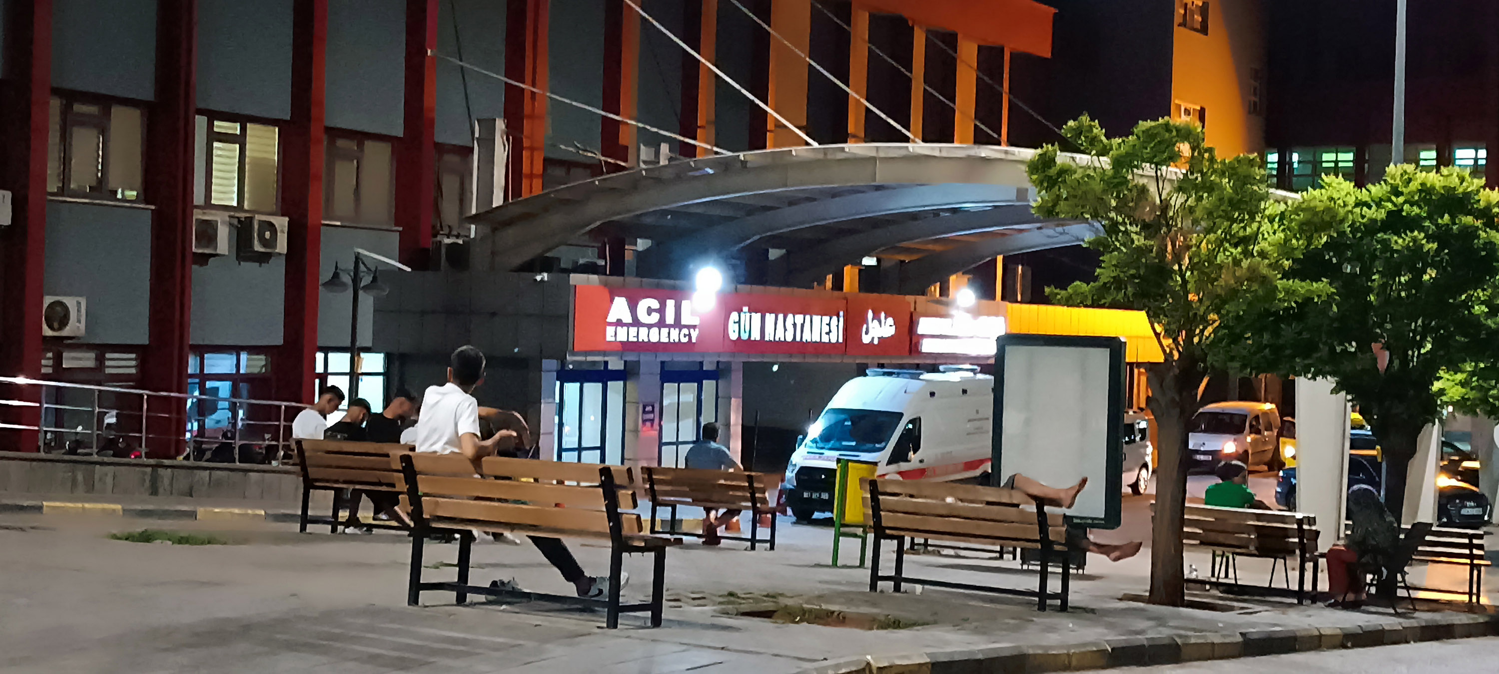 8 kilo altını gasp ederek kaçan şüpheliler, operasyon sırasında ekiplere ateş açtı; 4 polis yaralı