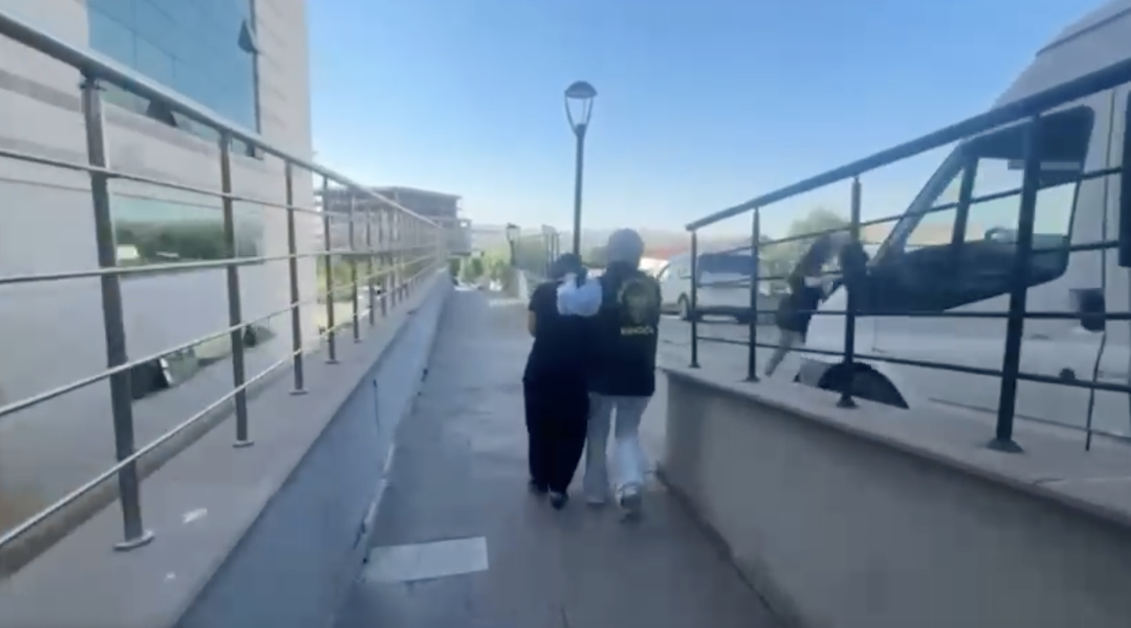 Çarşaf giyip dilenci kılığına girerek 1 milyon TL’lik hırsızlık yapan 3 şüpheli tutuklandı