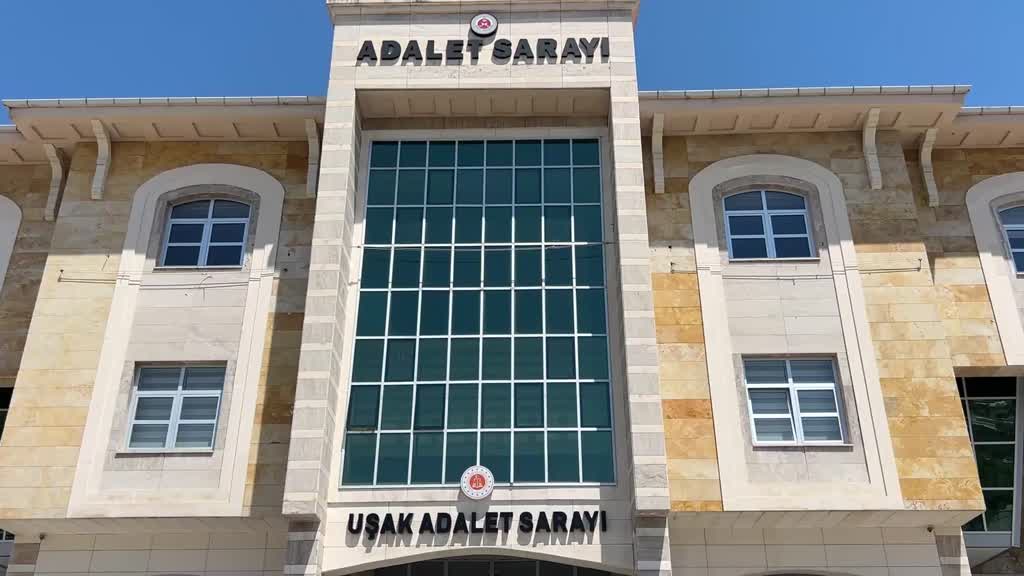 UŞAK - Şantiyede toprak altında kalan 2 kişi öldü, 2 kişi kurtarıldı