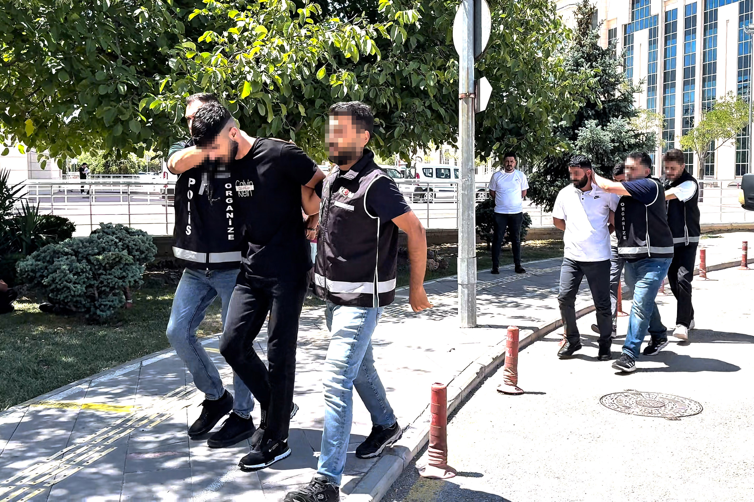 Konya - İş yerini kurşunlayan şüpheliler yakalandı; 3 gözaltı