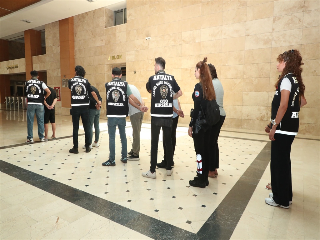 Antalya'da 2 kişiyi rehin alarak 6 milyonluk vurgun yaptılar, Konya’da yakalandılar