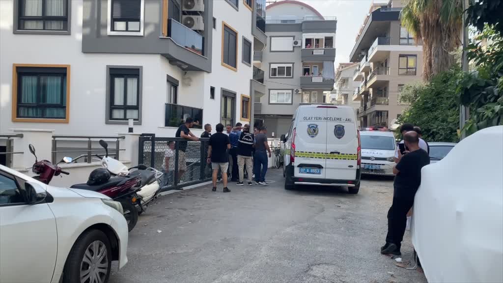 ANTALYA - Alanya'da arkadaşını öldüren kişi, evi kiraladığı emlakçıyı arayıp kendini ihbar etti