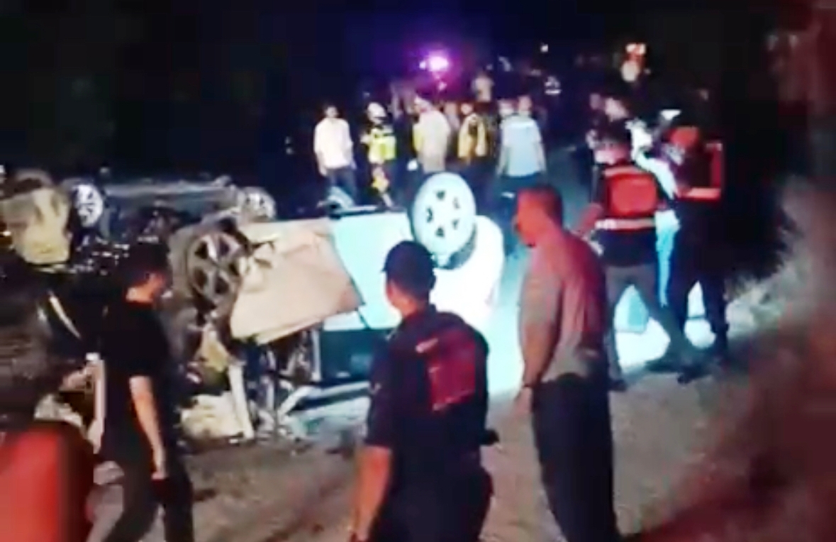 Çanakkale’de iki otomobil çarpıştı: 6 ölü 