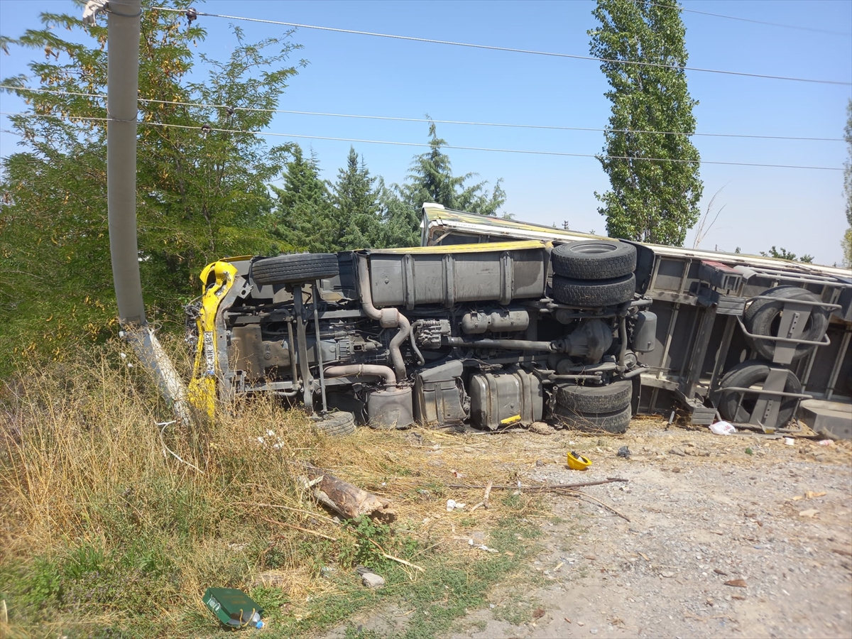 Konya'da kaza yapan tırda uyuşturucuyla yakalanan sürücü tutuklandı