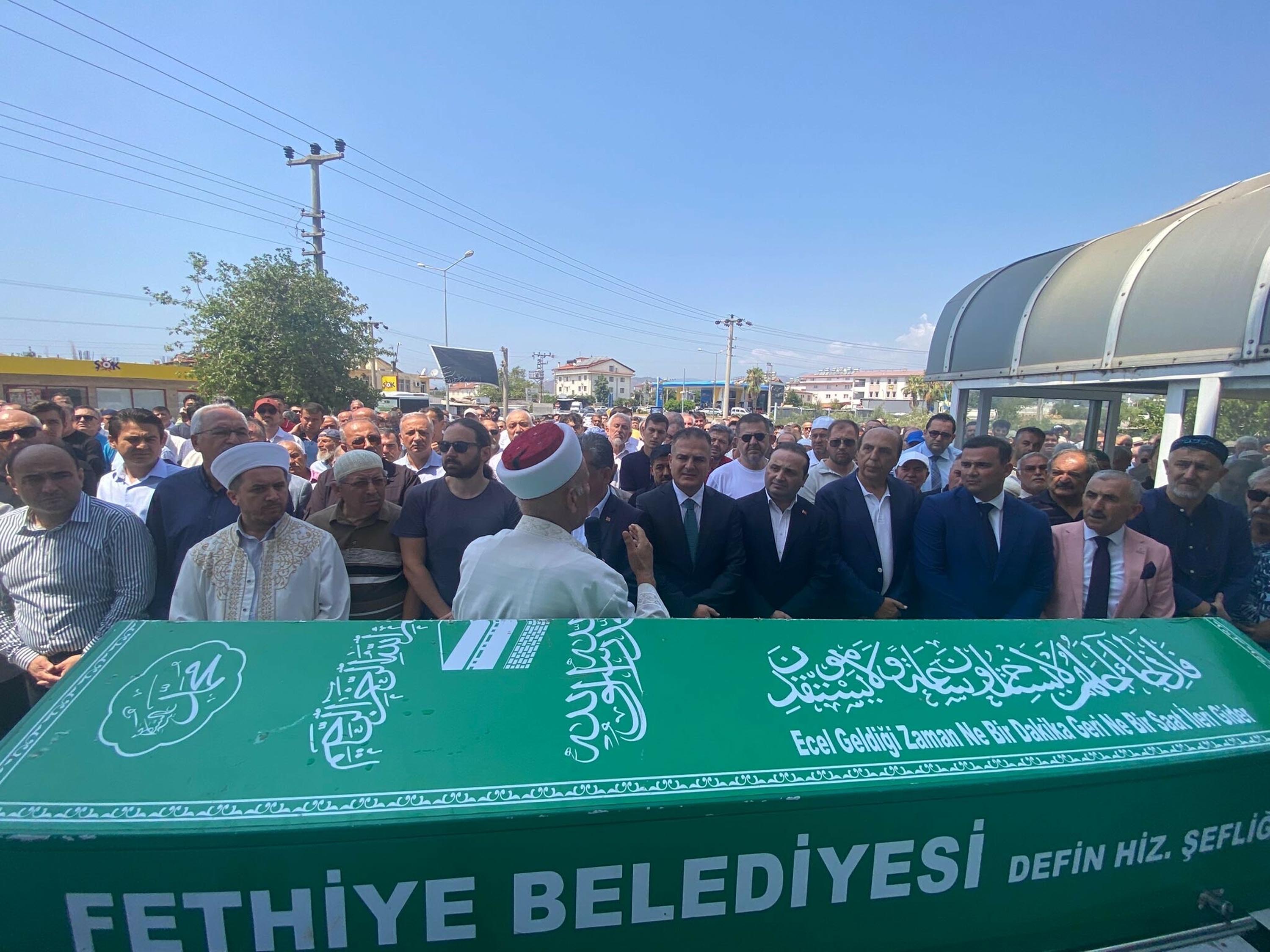 Muğla'da otomobilin çarpması sonucu ölen eski milletvekili toprağa verildi