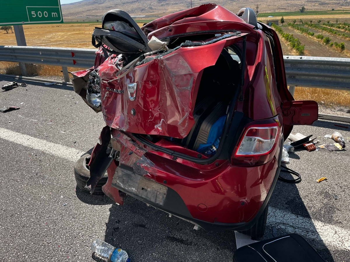 Niğde'de tırla otomobilin çarpıştığı kazada 1 kişi öldü, 3 kişi yaralandı