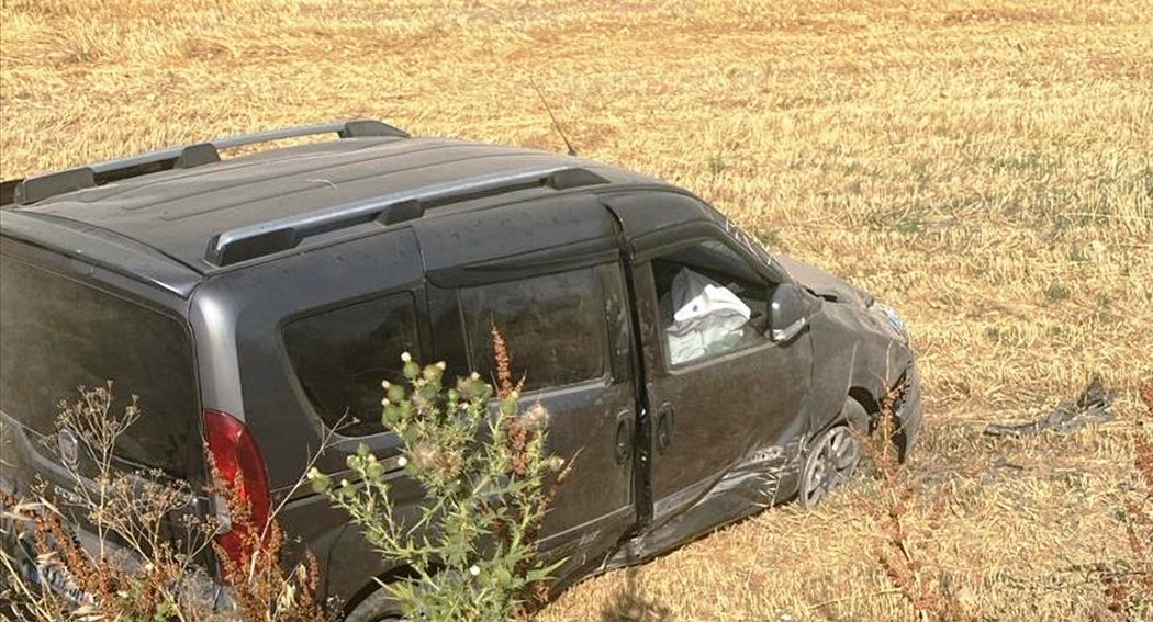 Seydişehir'de şarampole devrilen hafif ticari araçtaki 2 kişi yaralandı