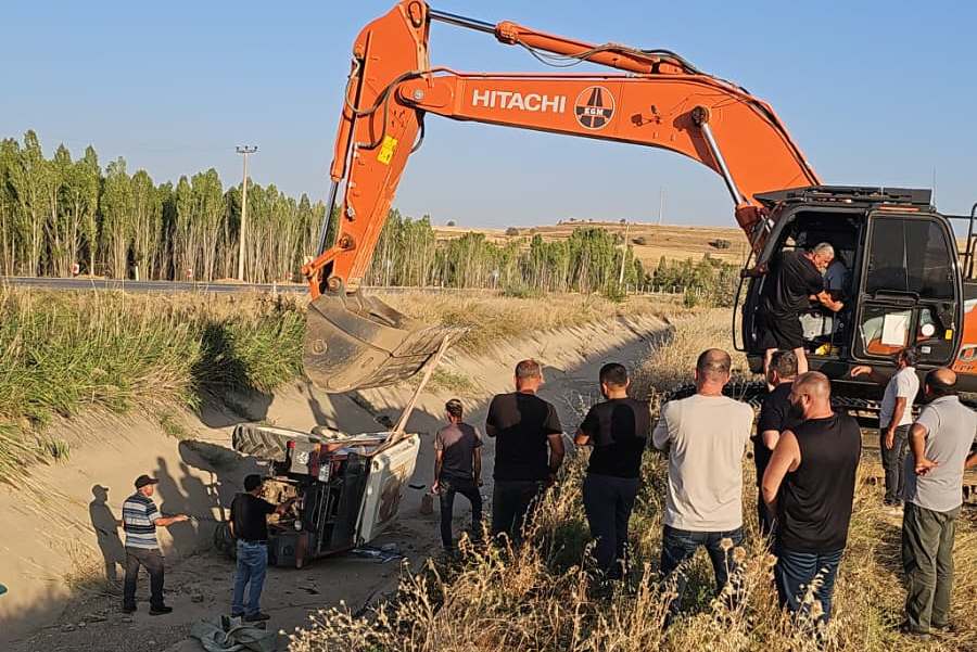  Yalıhüyük'te Traktör Kanala Devrildi: Sürücü Yaralı Kurtarıldı
