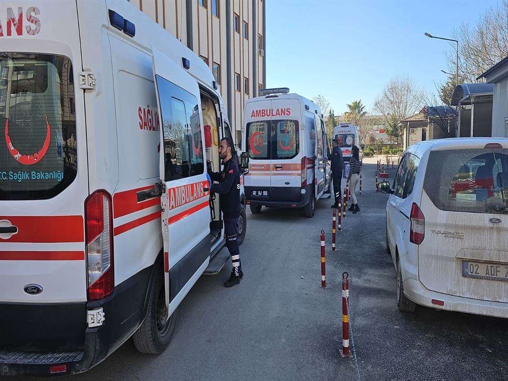 Adıyaman'da İhbara giden polis ekibi kaza yaptı: 5 yaralı