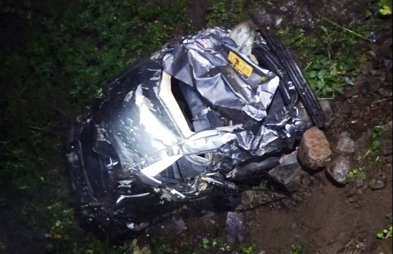 Giresunda Yayladan dönüş yolunda otomobil uçuruma yuvarlandı; aynı aileden 3 ölü, 1 yaralı