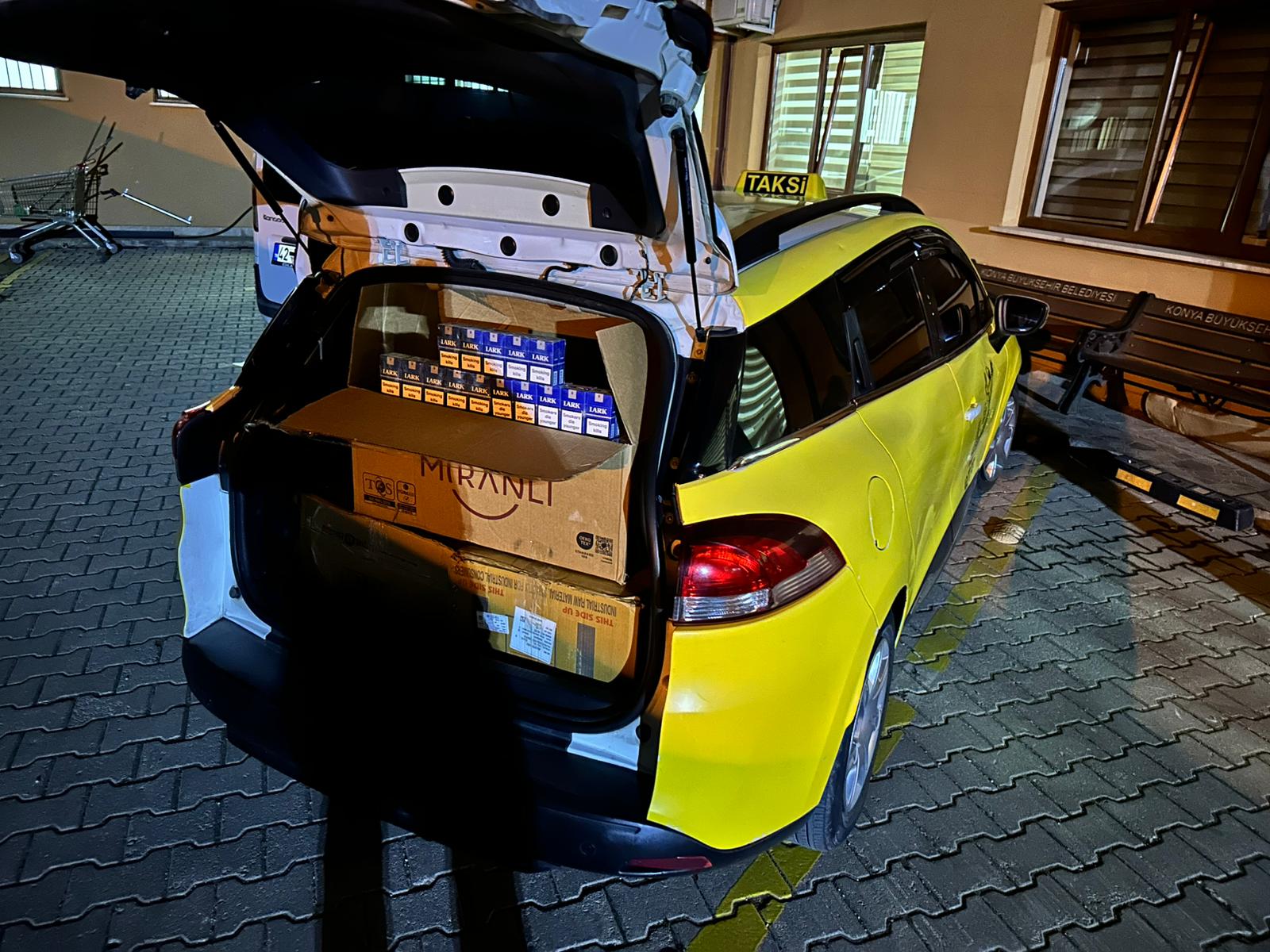 Konya'da Kaçak Sigara Operasyonu: 350 Bin TL Değerinde Ele Geçirildi, 2 Gözaltı