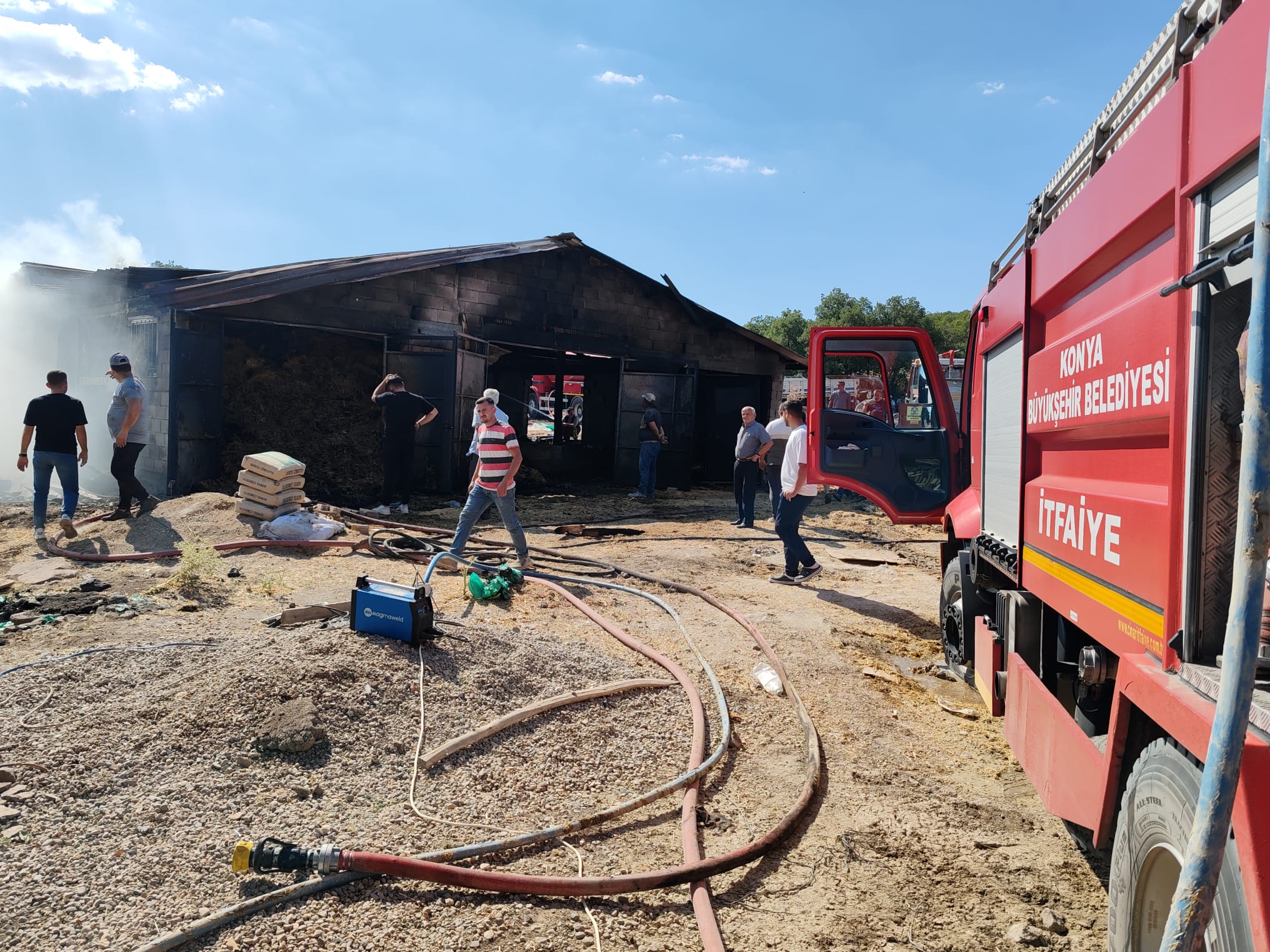 Seydişehir'de Besi Ahırı Yangını: 6 Büyükbaş Hayvan Telef Oldu, 10 Ton Saman Küle Döndü