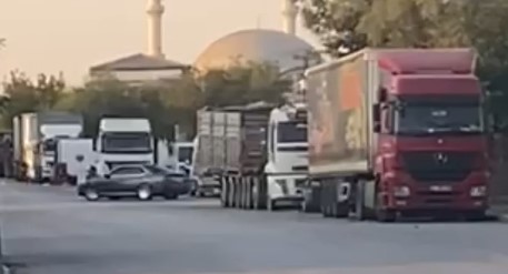 TRAFİĞİ TEHLİKEYE ATAN MAGANDA LASTİĞİNE ATEŞ EDİLEREK DURDURULDU