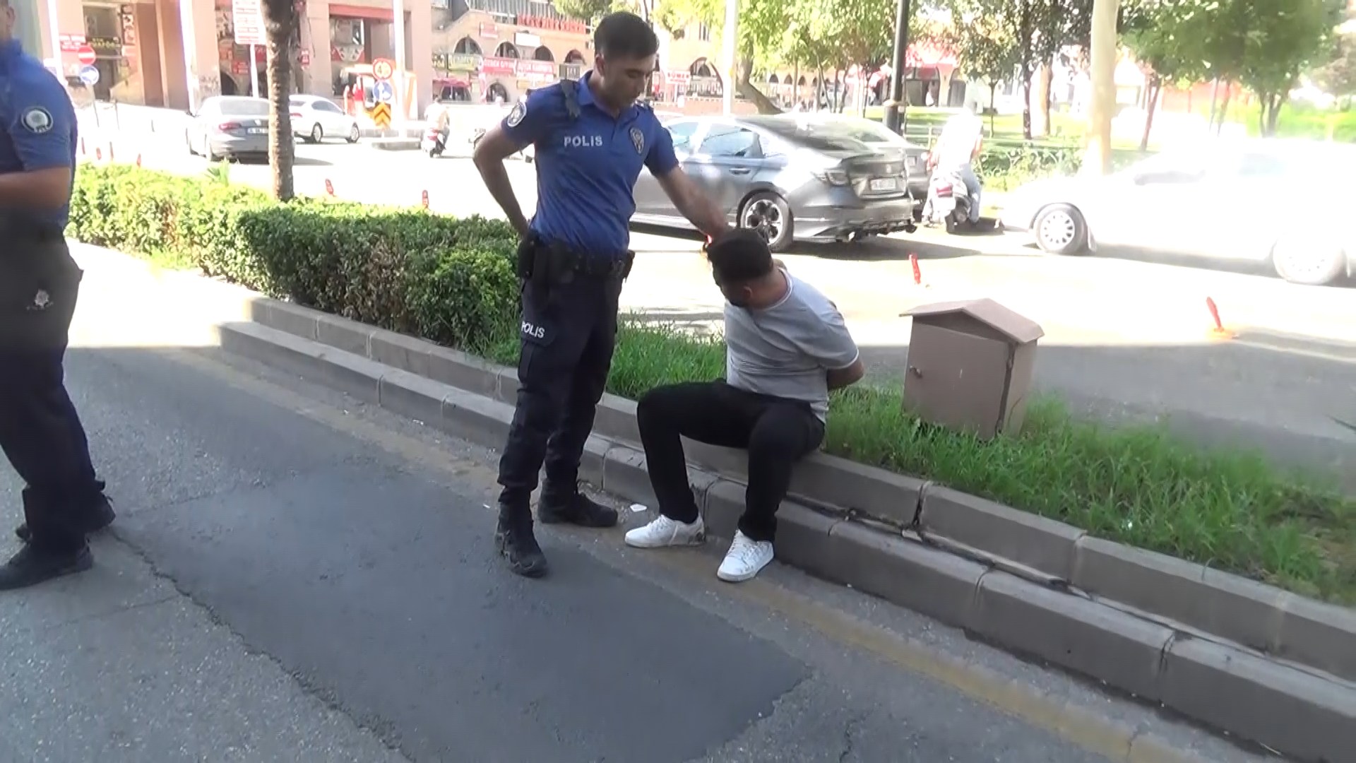 Polisleri görünce elindeki altın dolu poşeti atıp kaçmaya çalışan şüpheli yakalandı