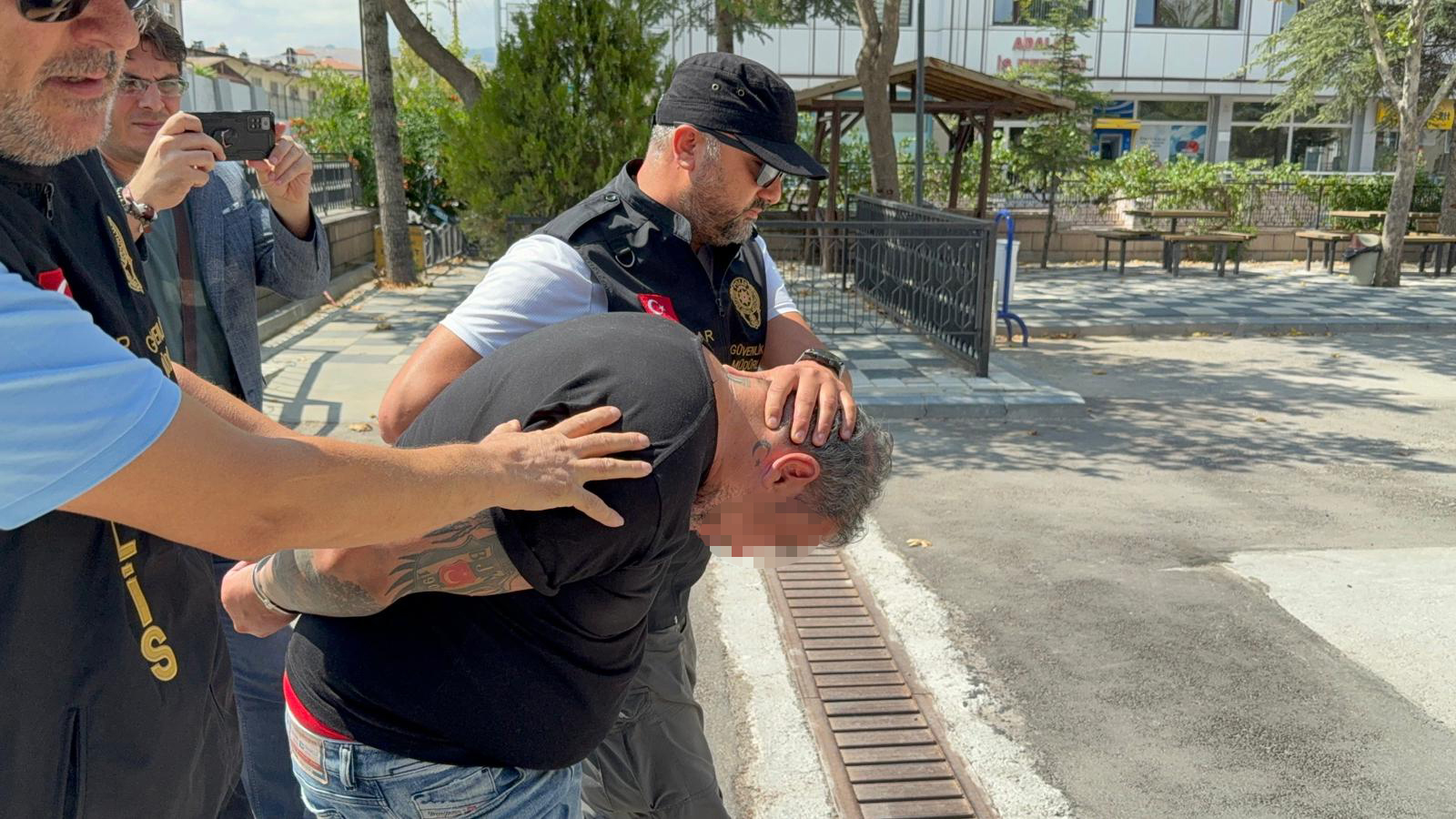 Afyonkarahisar- Valiye hakaret ettiği belirtilen şüpheli gözaltında