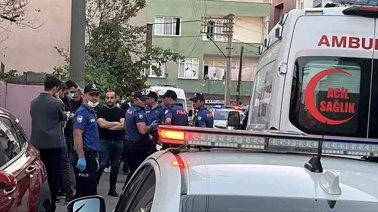 Kocaeli - Kötü koku gelen evde anne- kız ölü bulundu; vücutlarında kesici alet yaraları var