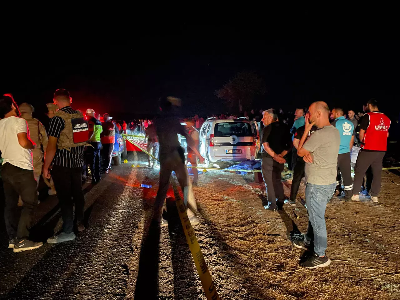 BATMAN - Bir araca düzenlenen silahlı saldırıda aynı aileden 4 kişi hayatını kaybetti 