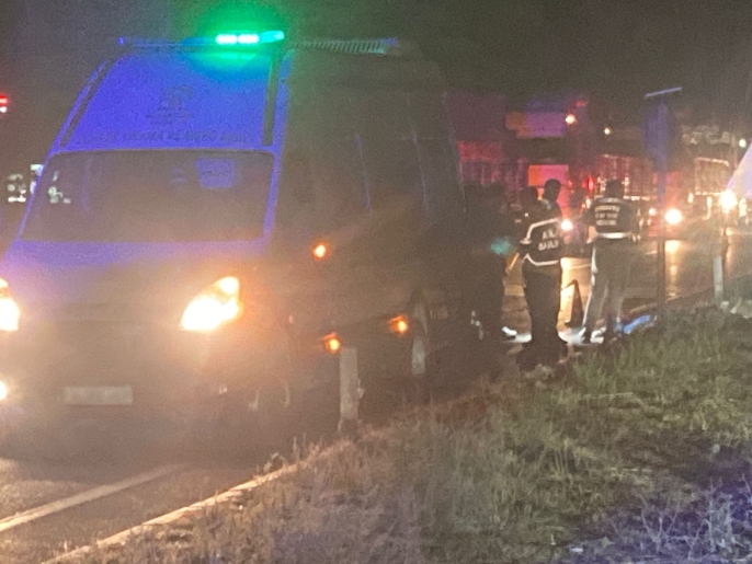 Konya'nın Sarayönü ilçesinde meydana gelen trafik kazasında 12 yaşındaki bir çocuk hayatını kaybetti, 3 kişi yaralandı.