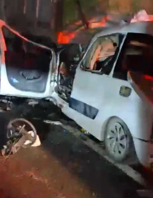 Ankara'da Hafif ticari araç, kamyona arkadan çarptı: 2 ölü, 1 yaralı