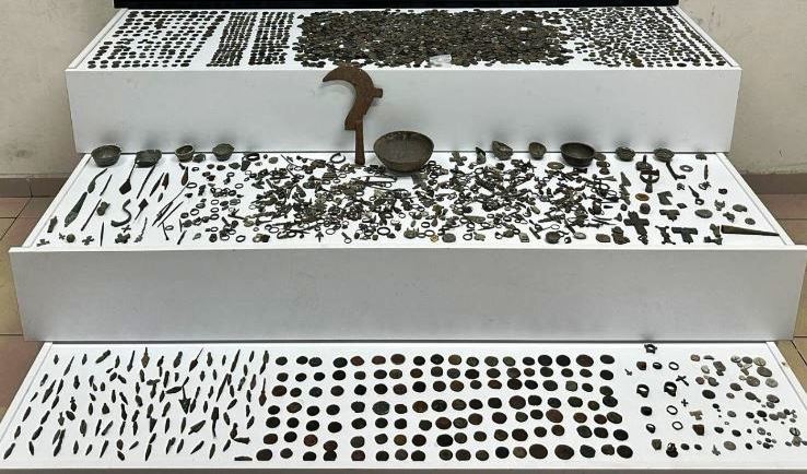 KONYADA BİNLERCE TARİHİ ESERİ YURT DIŞINA KAÇIRAMADAN YAKALANDILAR