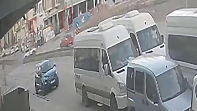 Erzurum’da 7’nci kattan düşen inşaat işçisi öldü; o anlar kamerada