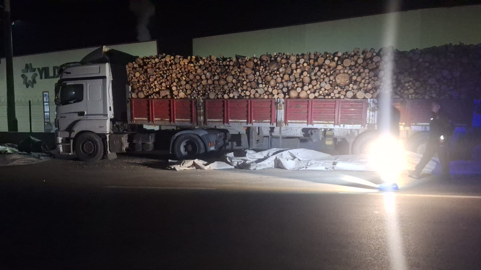 Boluda Brandayı toplarken otomobilin çarptığı TIR sürücüsü öldü