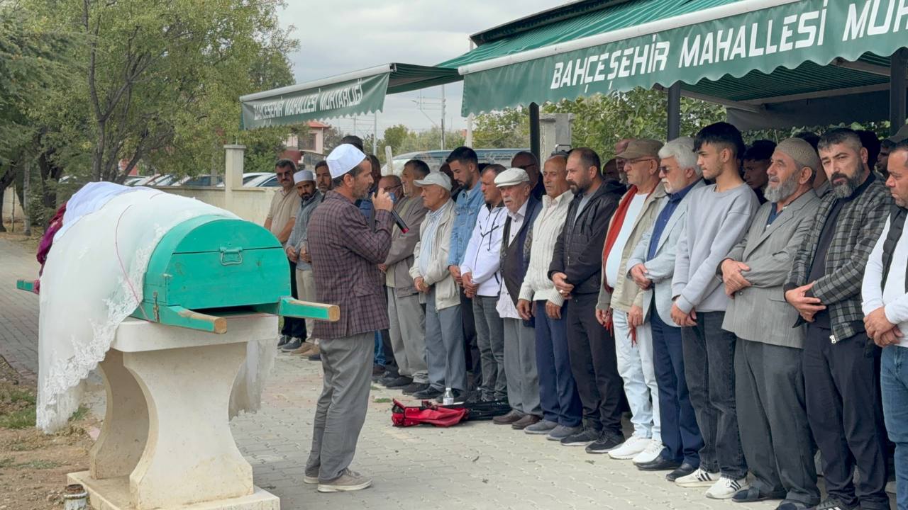 Konya- Kazada ölen Menekşe Gelinliği ile  toprağa verildi