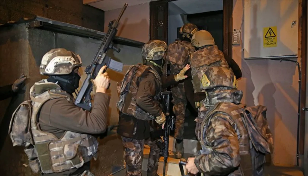 Konya Dahil 30 ilde FETÖ operasyonu; 64 tutuklama