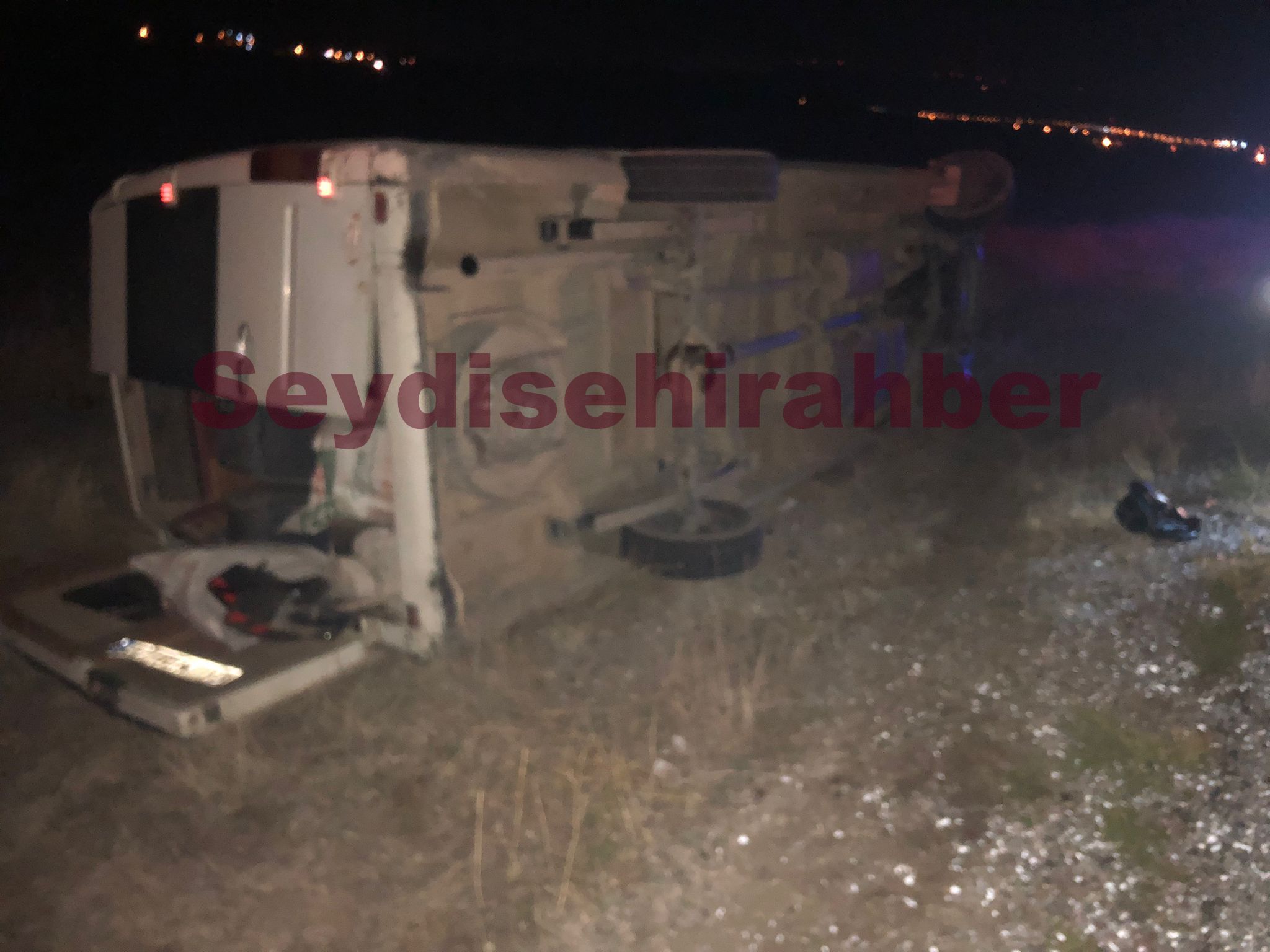 Konya-Ankara Karayolunda Feci Kaza:  işçi servisi ile otomobilin çarpıştığı kazada 18 kişi yaralandı