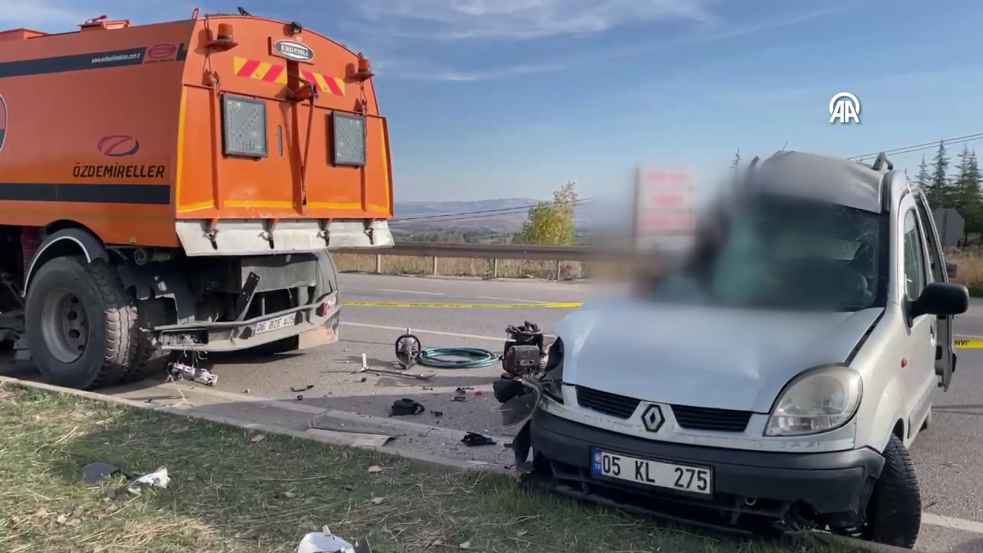 AMASYA - Kamyonla çarpışan hafif ticari araçtaki 4 kişi öldü