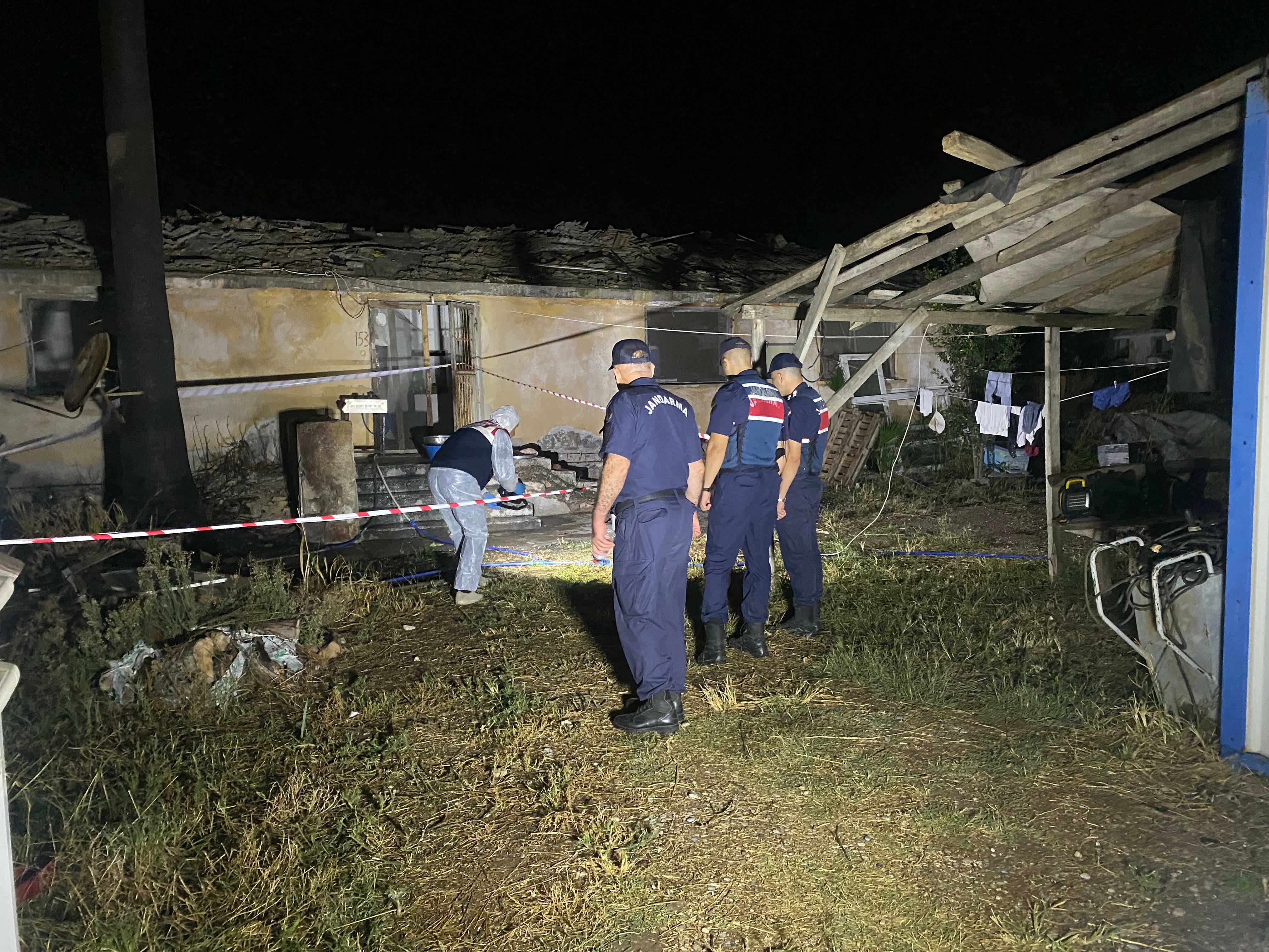 Adana - Annesini yaralayıp, mesaj attığını öne sürdüğü iş arkadaşını öldürdü