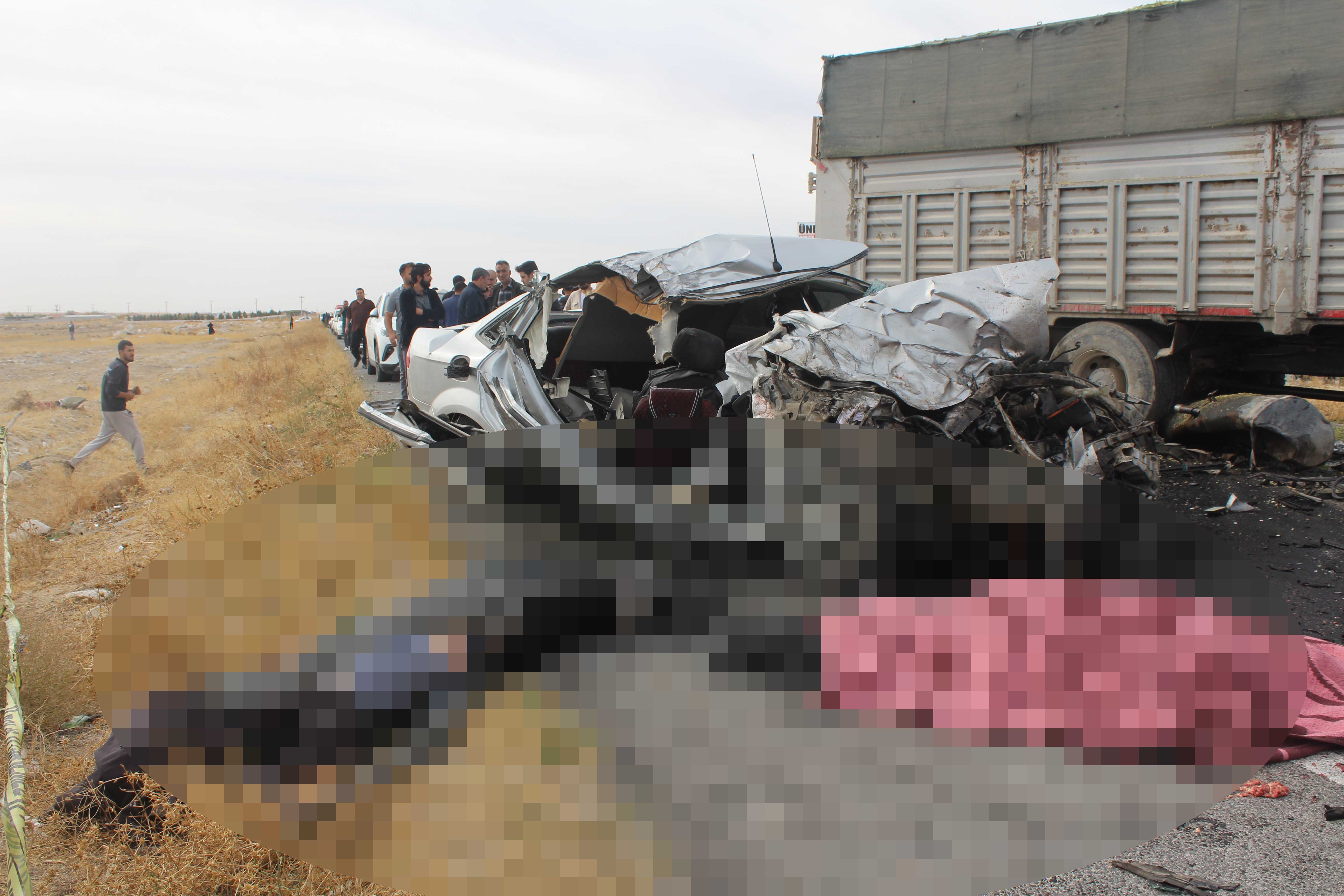 Aksaray'da katliam  gibi kaza ; kamyonla çarpışan otomobildeki 3 kardeş öldü