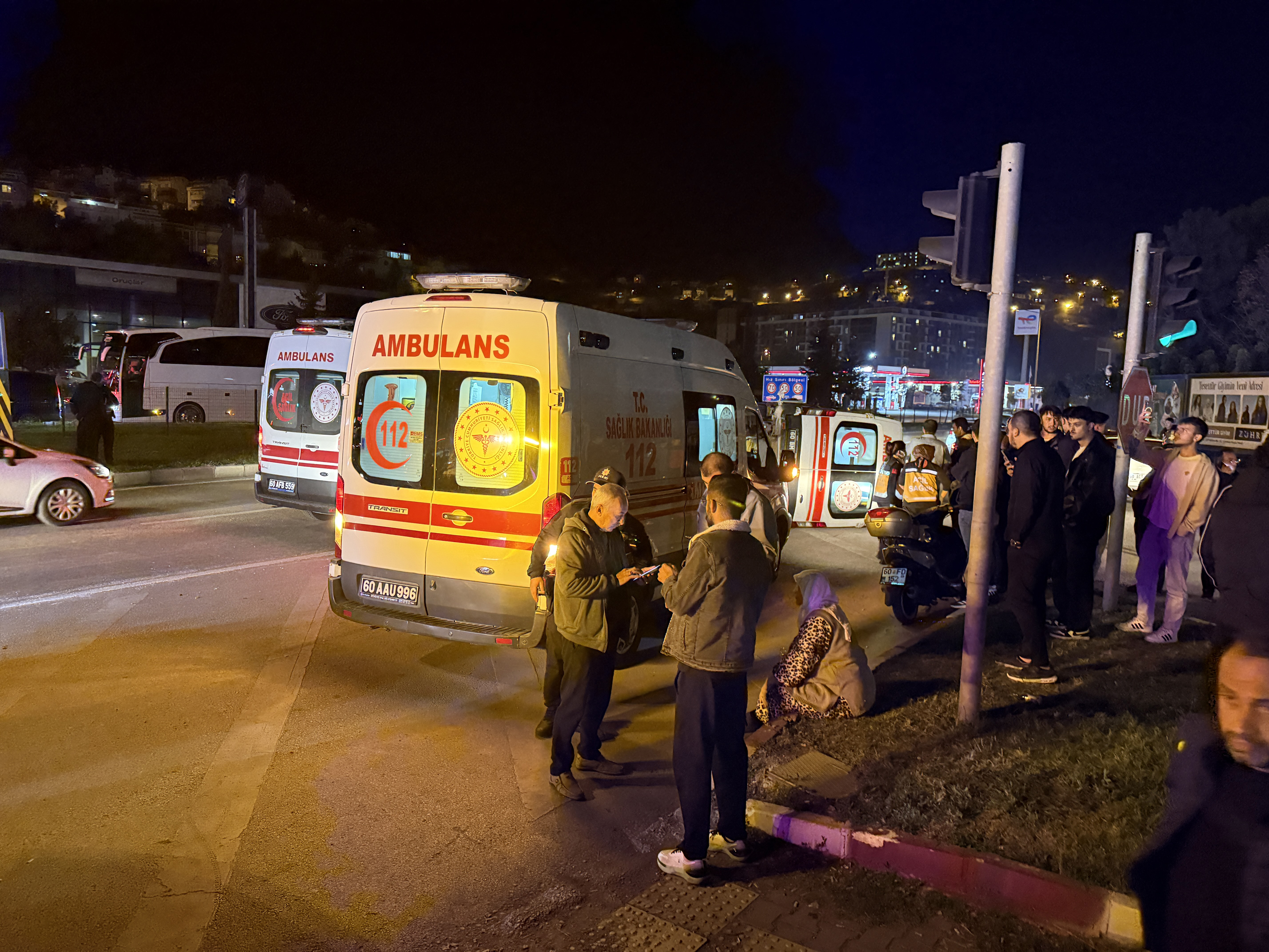 Tokat-Ambulans ciple çarpıştı, 3 sağlık personeli yaralı