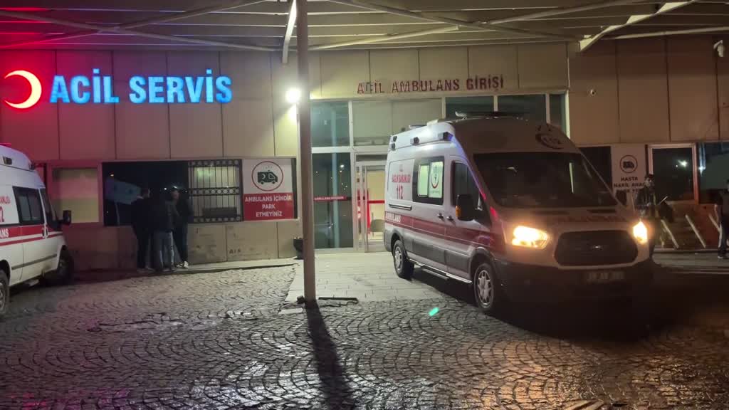 KARS - Ördek avlayan baba kazaen vurduğu oğlunu öldürdü