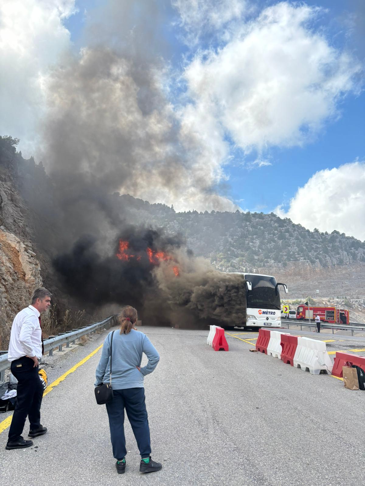Seydişehir-Antalya Yolu'nda Yolcu Otobüsü Alevlere Teslim Oldu! Olası Facia Önledi