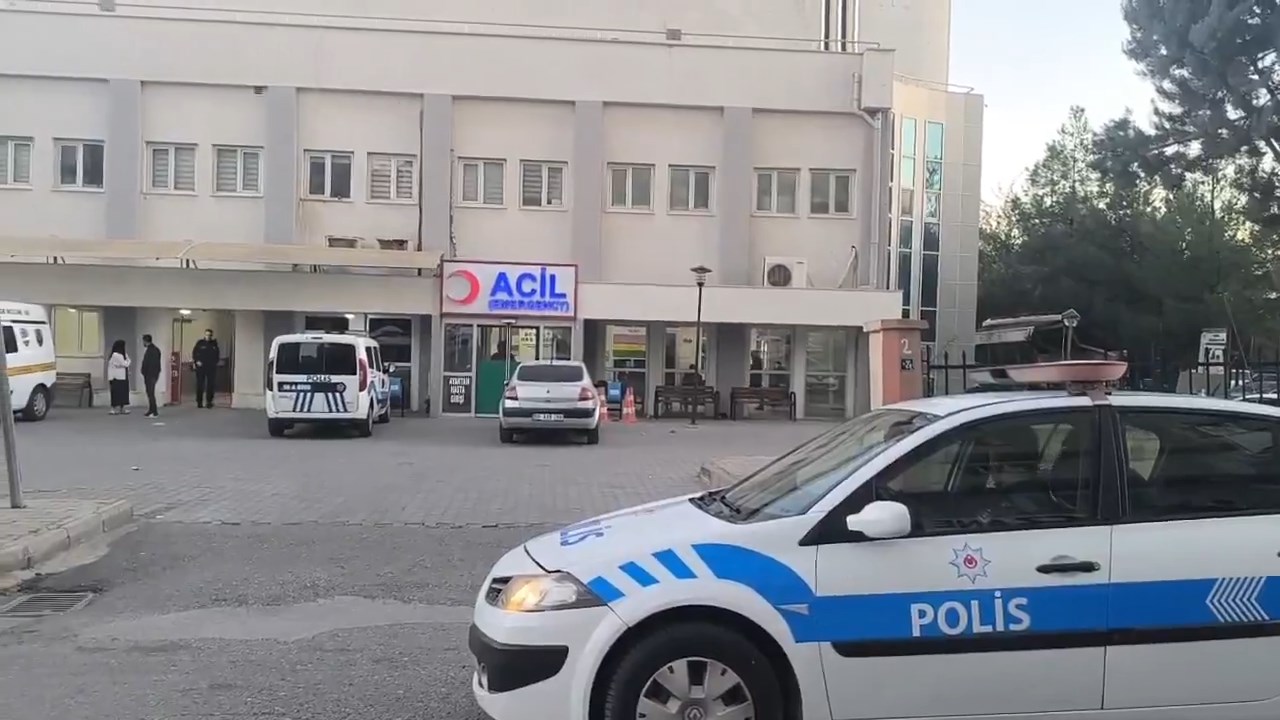 Siirt'te eşi ile amcasını öldürüp, 3 akrabasını yaraladı