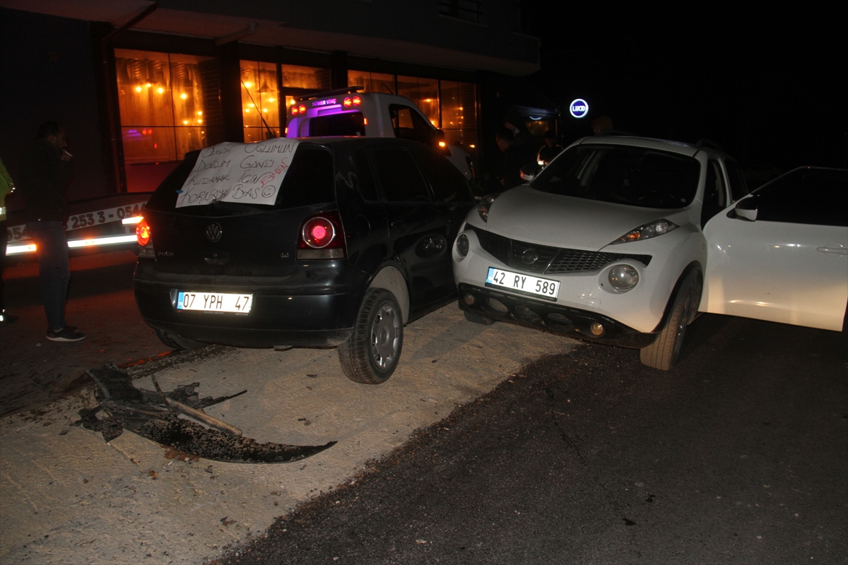 Beyşehir'de bahçe duvarına ve park halindeki araca çarpan otomobildeki 4 kişi yaralandı
